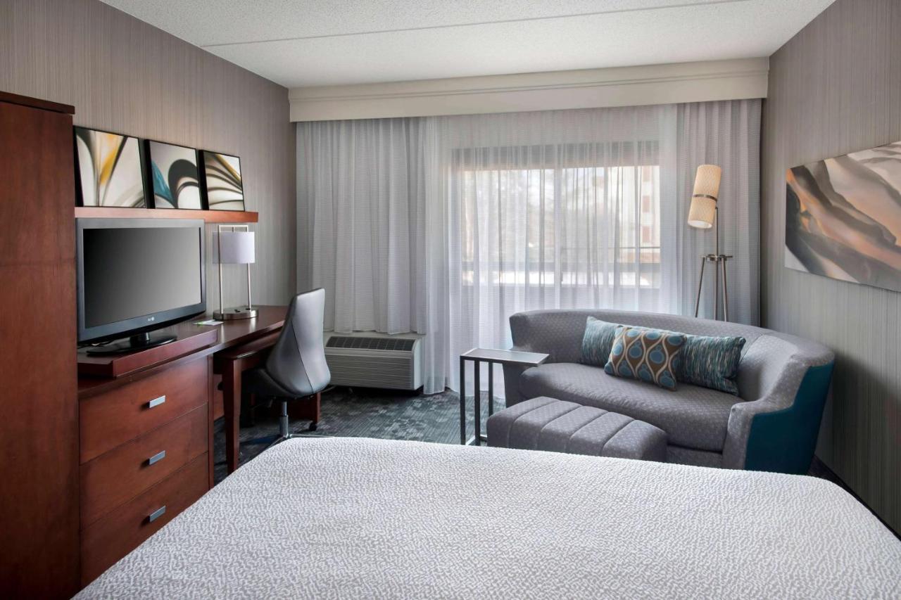 Sonesta Select Boston Stoughton Hotel Exterior photo