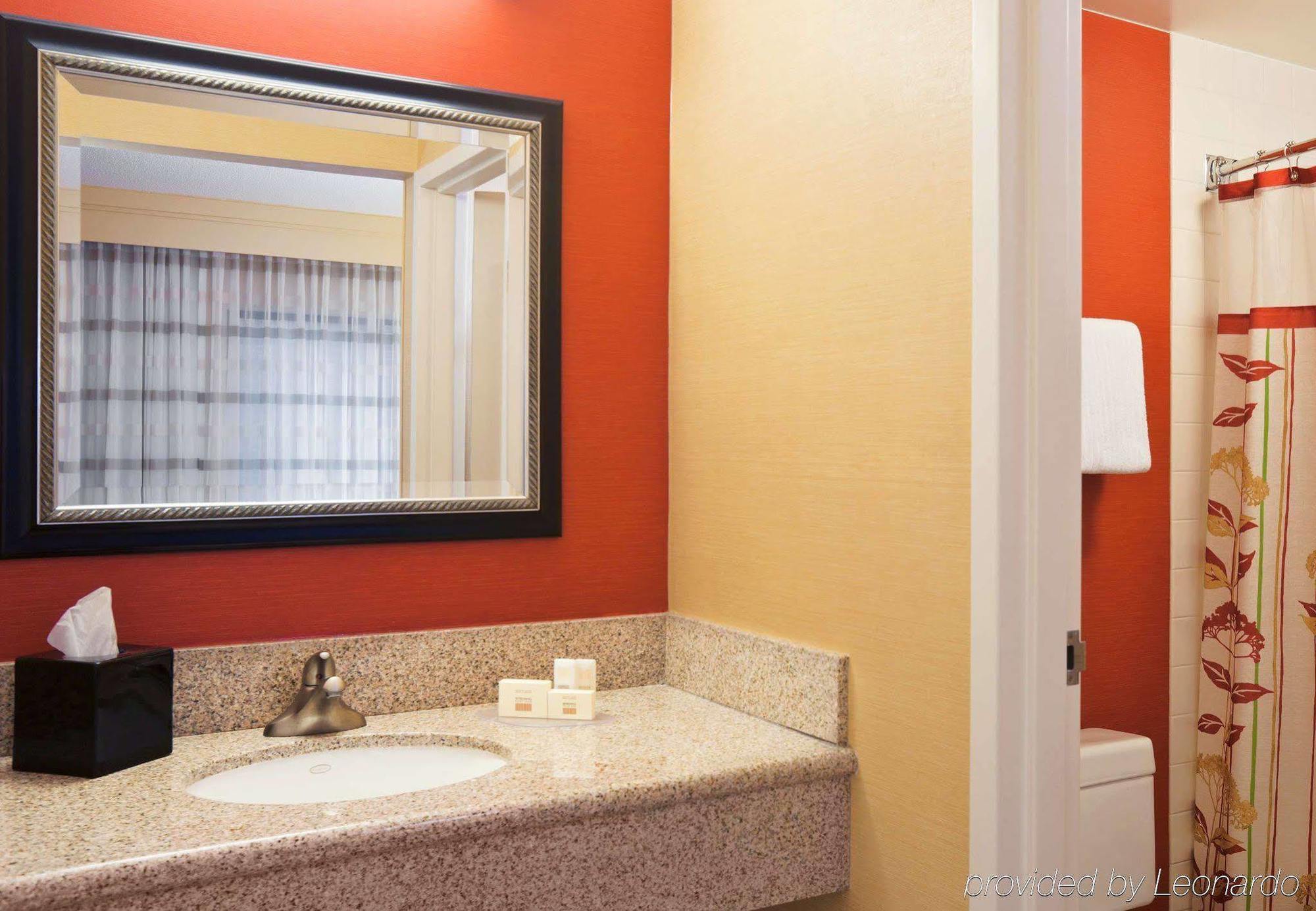 Sonesta Select Boston Stoughton Hotel Room photo